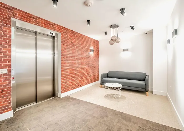 Spacious 2Br Apartment - Regent Park Near Downtown